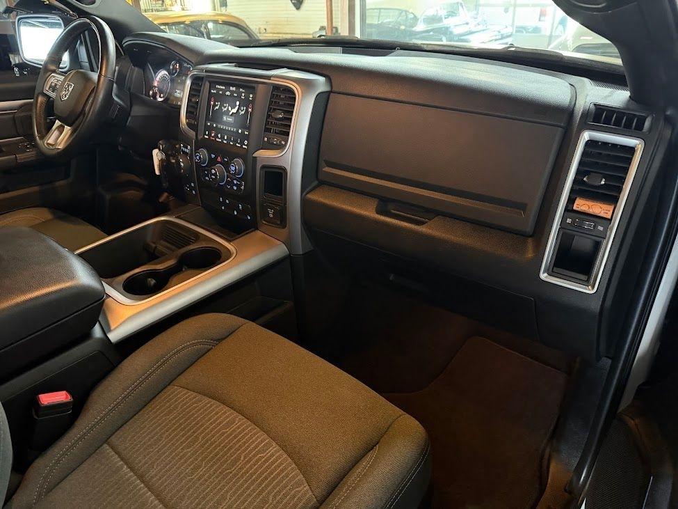 RAM 1500 Classic Warlock 4x4 Crew Cab 5'7" Box 2022