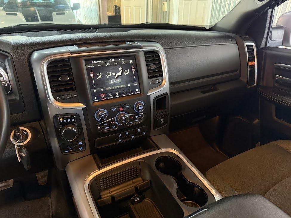 RAM 1500 Classic Warlock 4x4 Crew Cab 5'7" Box 2022