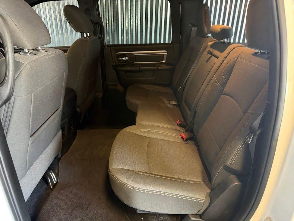 RAM 1500 Classic Warlock 4x4 Crew Cab 5'7" Box 2022