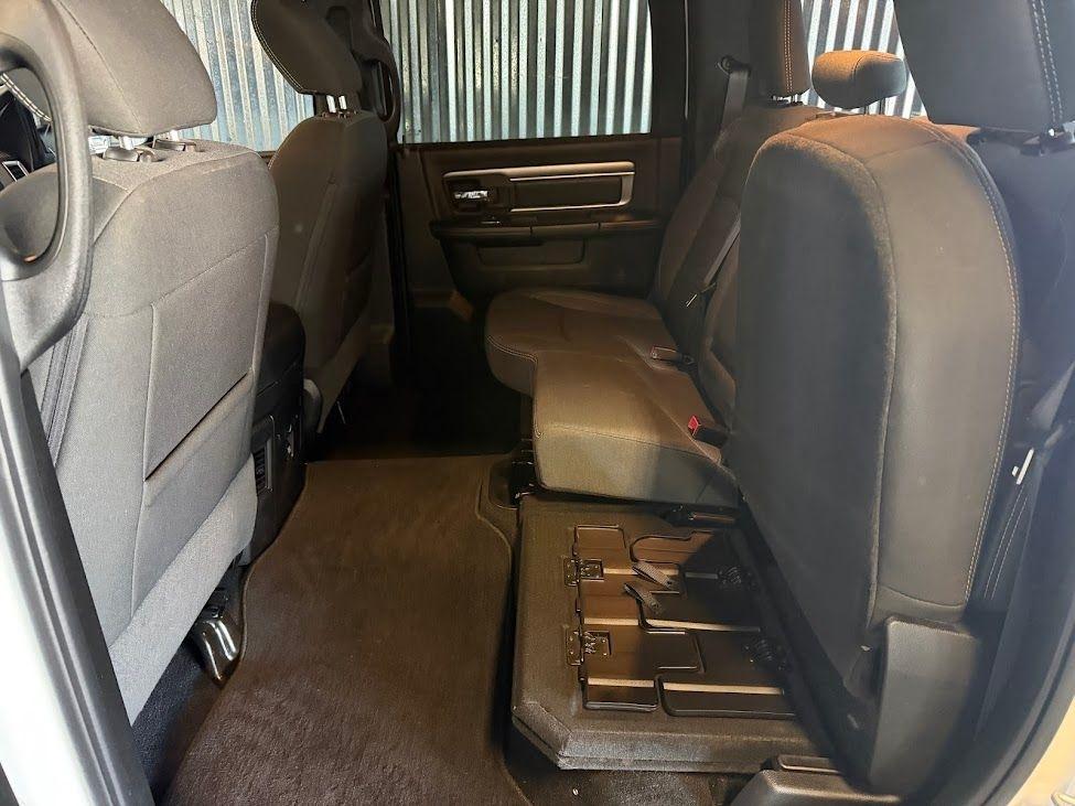 RAM 1500 Classic Warlock 4x4 Crew Cab 5'7" Box 2022
