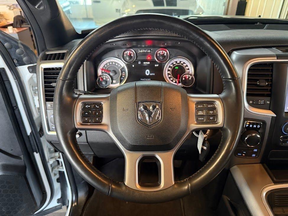 RAM 1500 Classic Warlock 4x4 Crew Cab 5'7" Box 2022