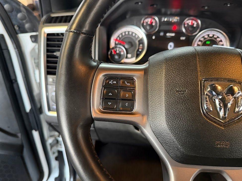RAM 1500 Classic Warlock 4x4 Crew Cab 5'7" Box 2022
