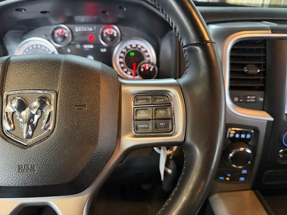 RAM 1500 Classic Warlock 4x4 Crew Cab 5'7" Box 2022