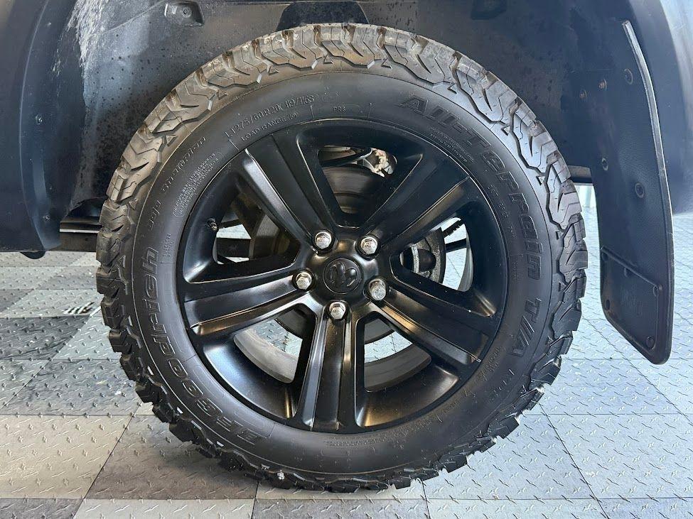 RAM 1500 Classic Warlock 4x4 Crew Cab 5'7" Box 2022