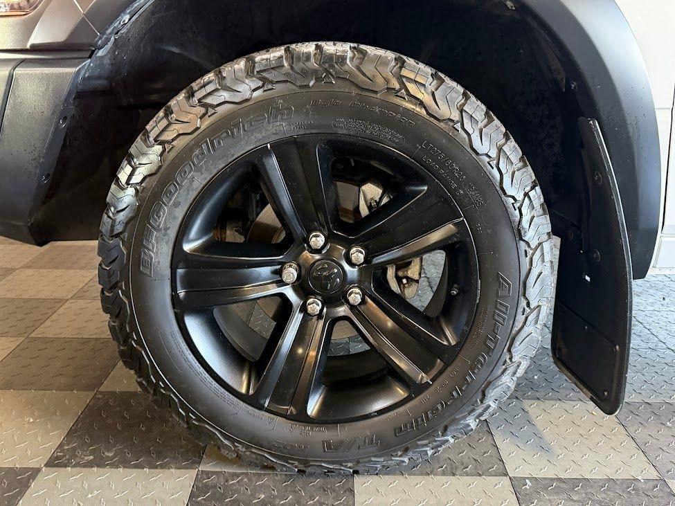 RAM 1500 Classic Warlock 4x4 Crew Cab 5'7" Box 2022