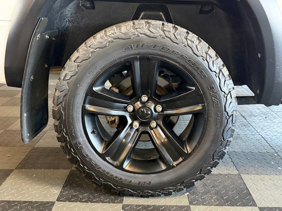 RAM 1500 Classic Warlock 4x4 Crew Cab 5'7" Box 2022