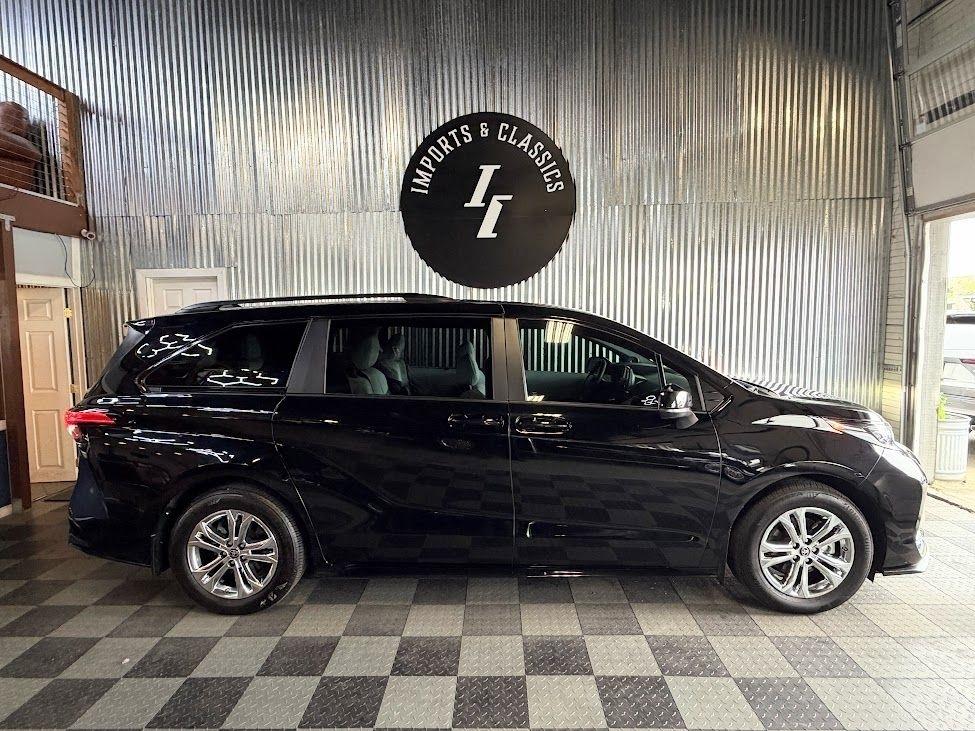 Toyota Sienna XSE 7-Passenger AWD 2023