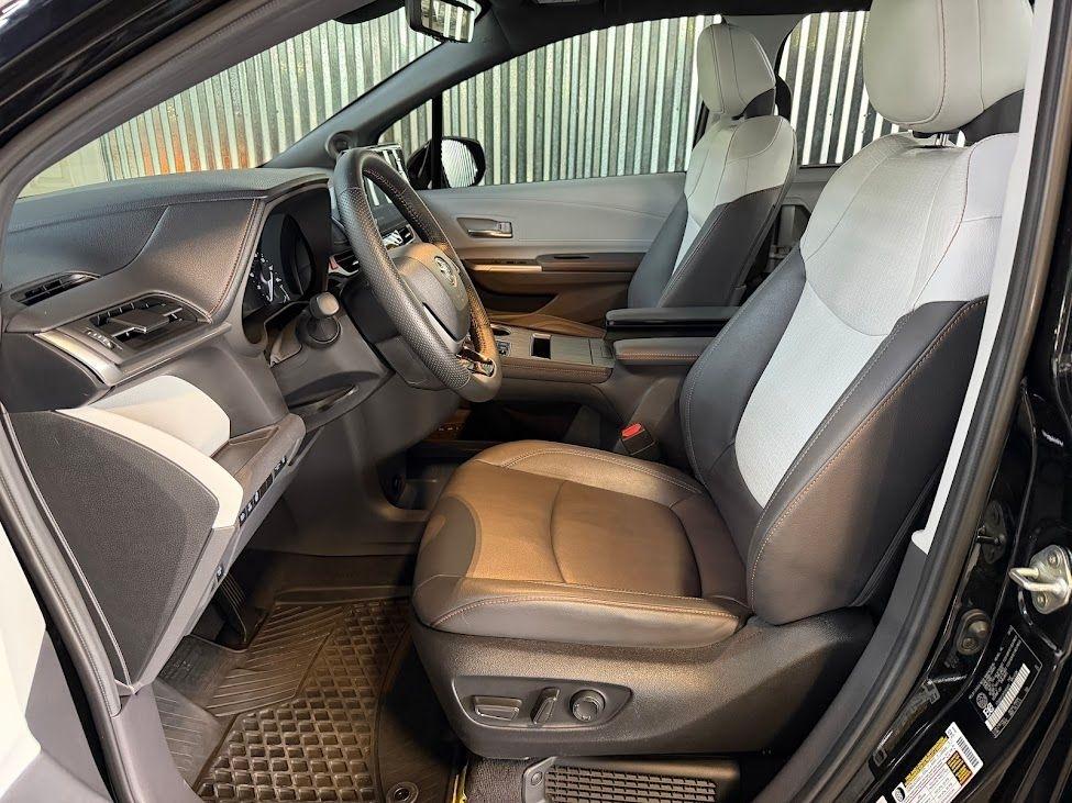 Toyota Sienna XSE 7-Passenger AWD 2023