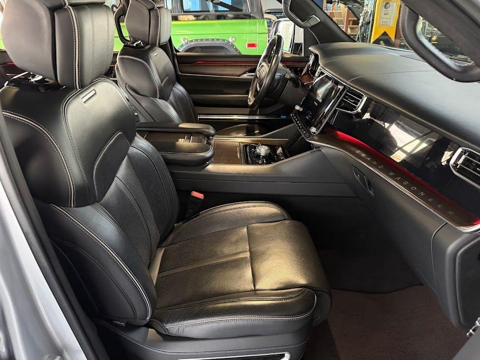 Jeep Grand Wagoneer Series II 4WD 2022