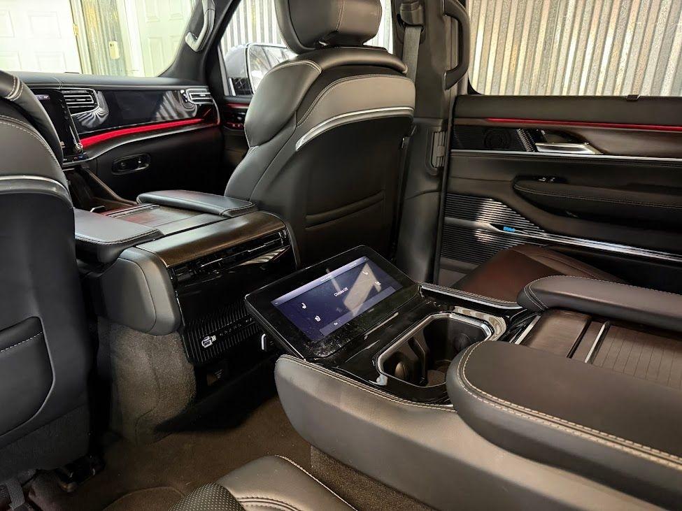 Jeep Grand Wagoneer Series II 4WD 2022