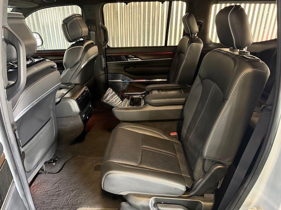 Jeep Grand Wagoneer Series II 4WD 2022