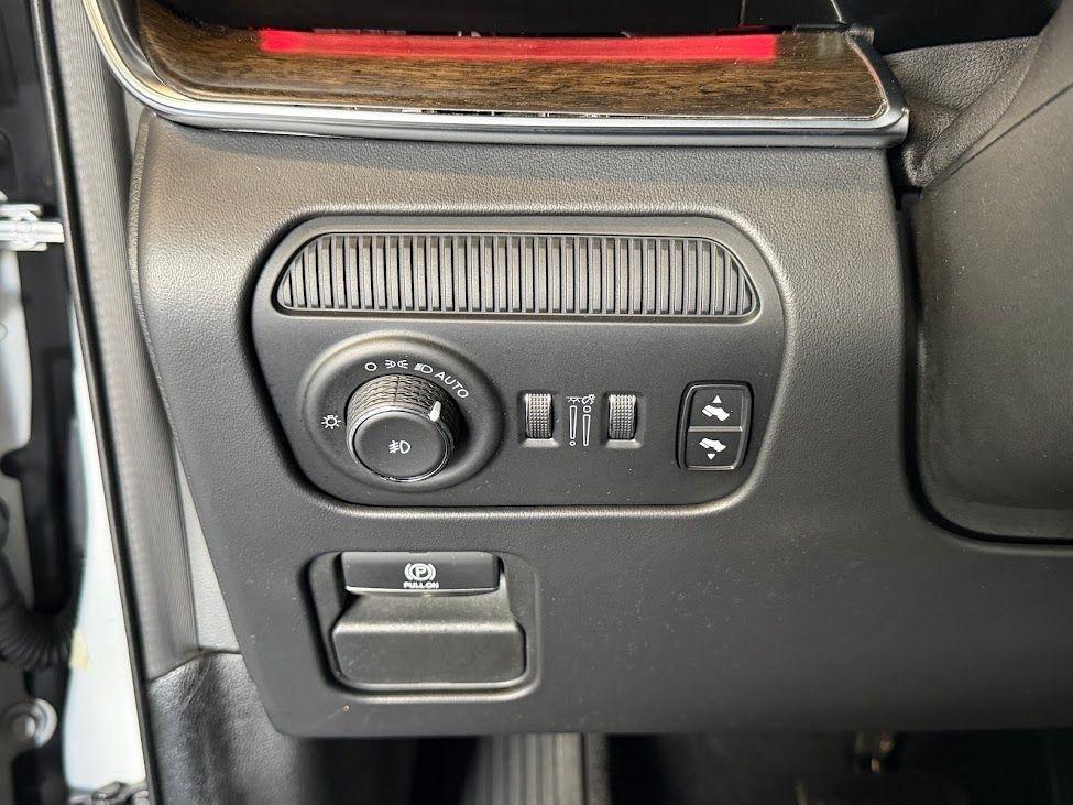 Jeep Grand Wagoneer Series II 4WD 2022
