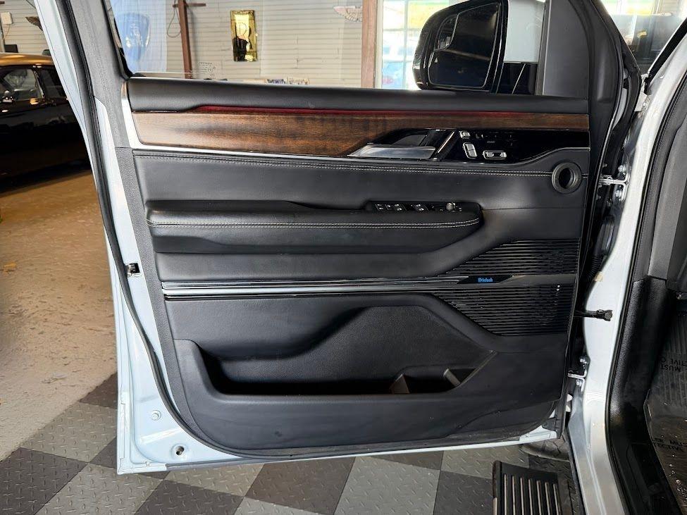 Jeep Grand Wagoneer Series II 4WD 2022
