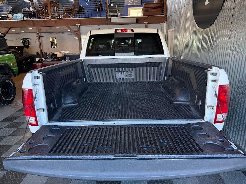 RAM 1500 Outdoorsman 4x4 Crew Cab 5'7" Box 2016