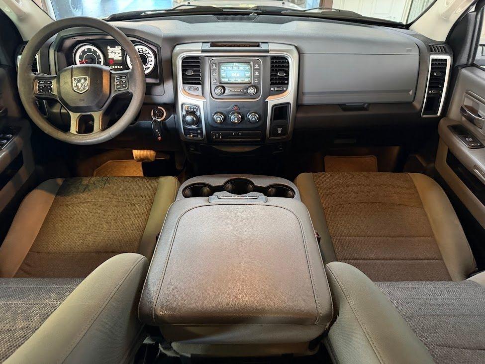 RAM 1500 Outdoorsman 4x4 Crew Cab 5'7" Box 2016