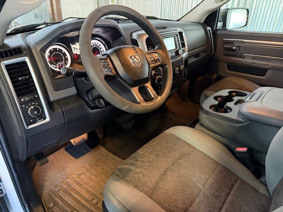 RAM 1500 Outdoorsman 4x4 Crew Cab 5'7" Box 2016