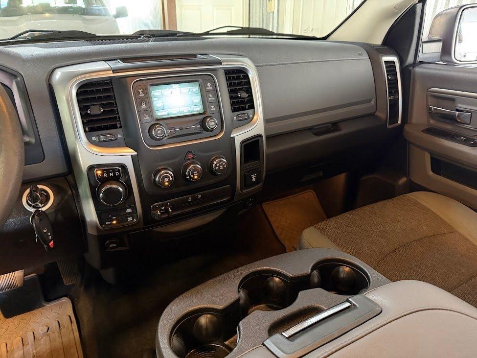 RAM 1500 Outdoorsman 4x4 Crew Cab 5'7" Box 2016