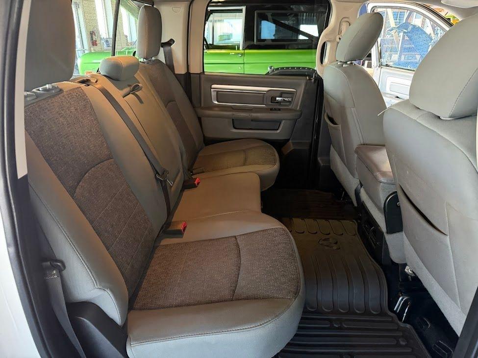 RAM 1500 Outdoorsman 4x4 Crew Cab 5'7" Box 2016