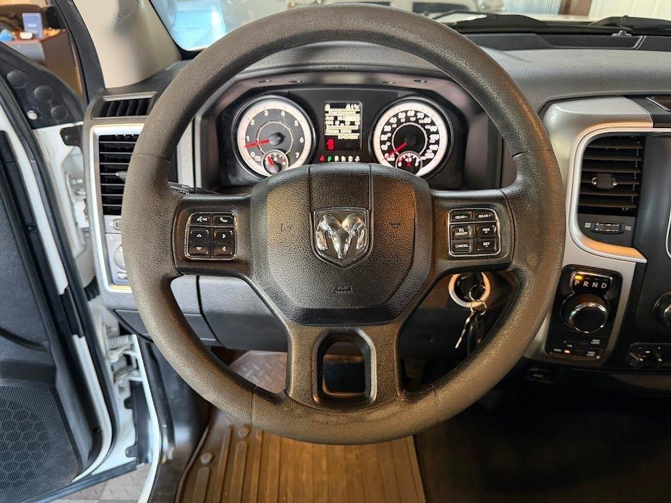 RAM 1500 Outdoorsman 4x4 Crew Cab 5'7" Box 2016