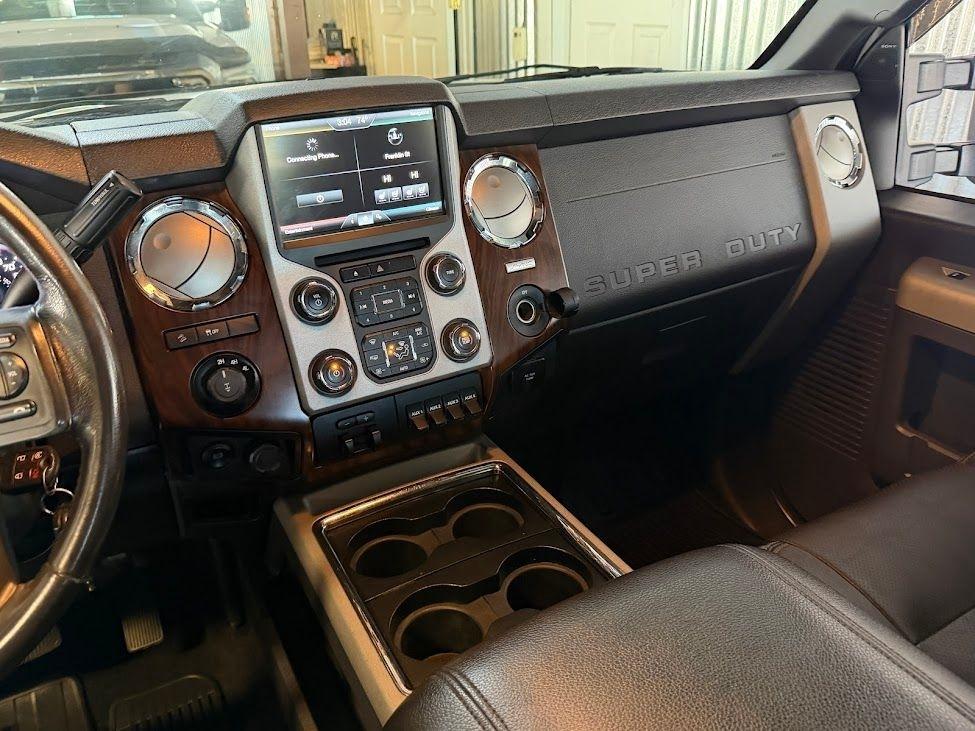 Ford F-350 SD Lariat Crew Cab 4WD 2015