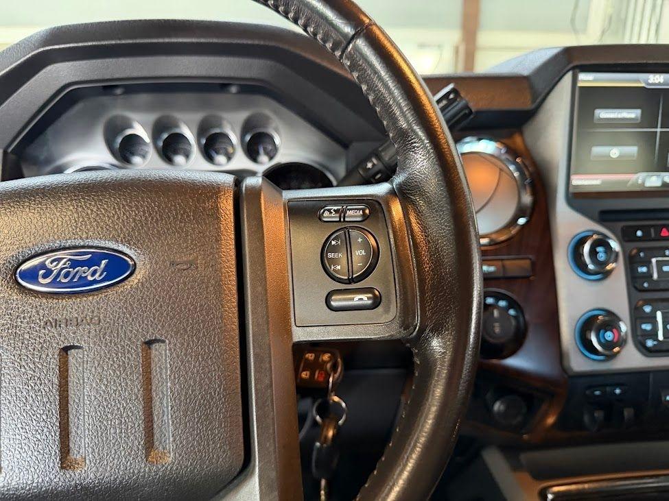 Ford F-350 SD Lariat Crew Cab 4WD 2015