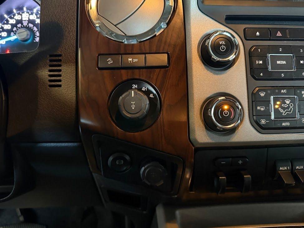 Ford F-350 SD Lariat Crew Cab 4WD 2015
