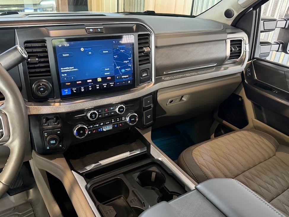 Ford F-350 SD XL Crew Cab Long Bed 4WD 2025
