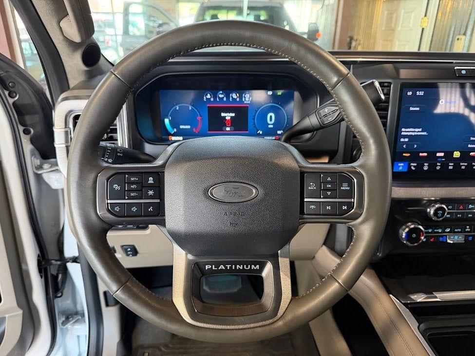 Ford F-350 SD XL Crew Cab Long Bed 4WD 2025