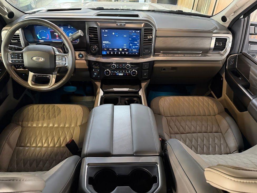 Ford F-350 SD Platinum Crew Cab Long Box 4WD 2025