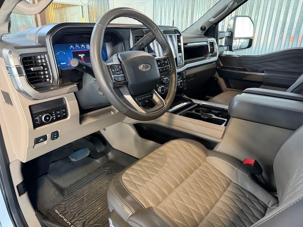 Ford F-350 SD Platinum Crew Cab Long Box 4WD 2025