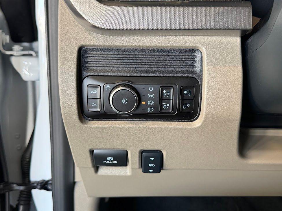 Ford F-350 SD Platinum Crew Cab Long Box 4WD 2025