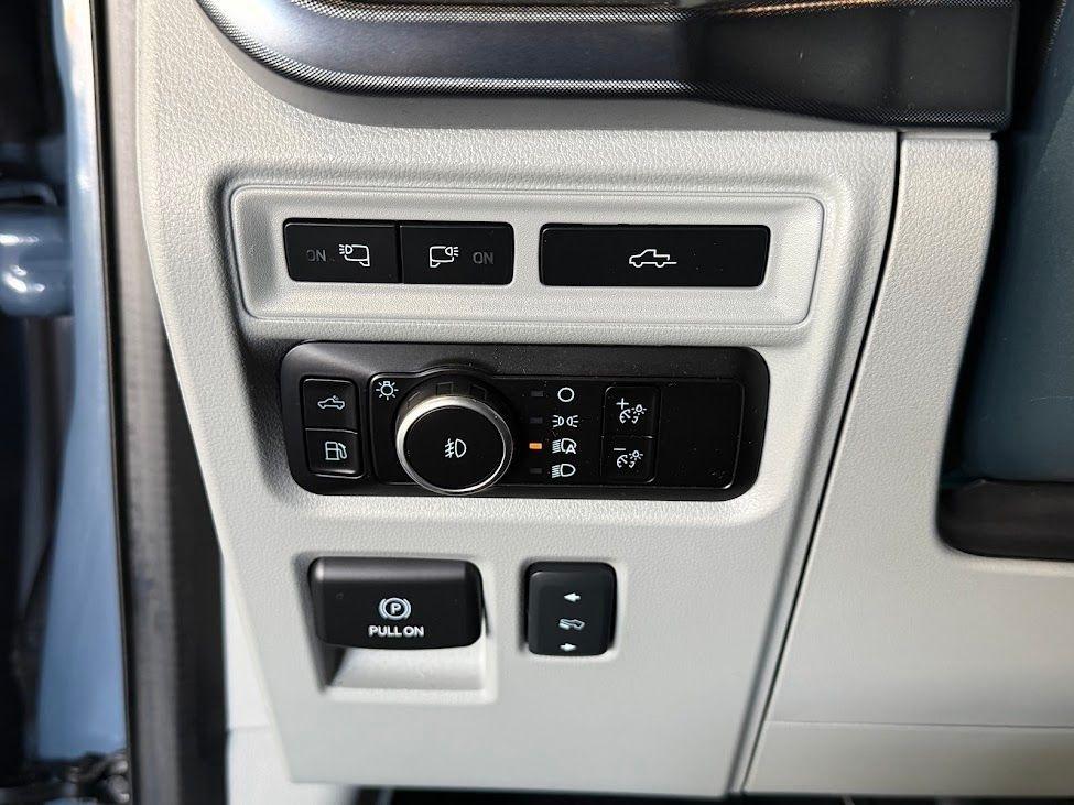 Ford F-150 Lariat SuperCrew 5.5-ft. Bed 4WD 2023