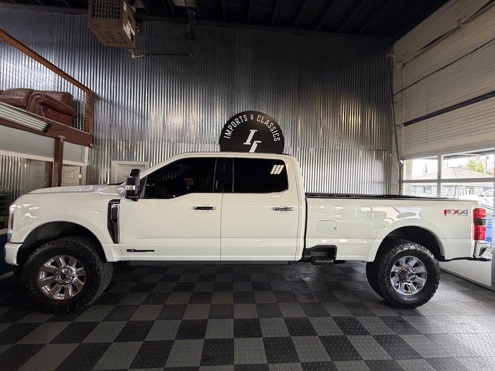 Ford F-350 SD King Ranch Crew Cab Long Bed 4WD 2024