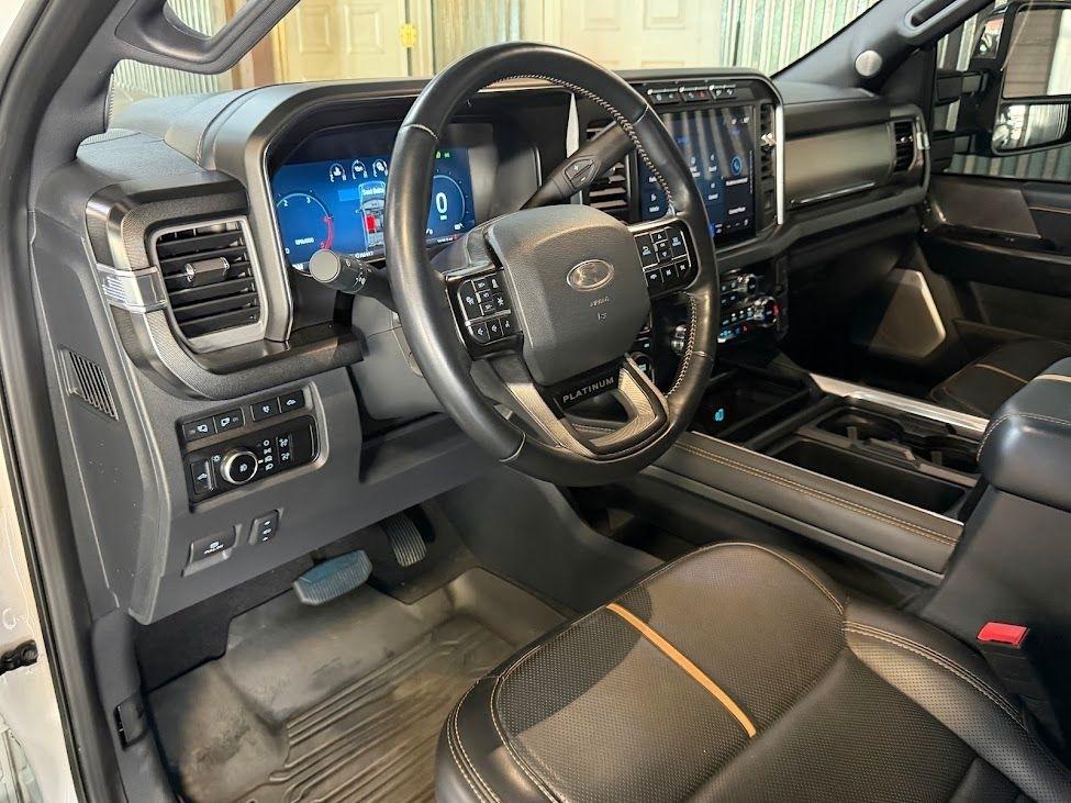 Ford F-350 SD King Ranch Crew Cab Long Bed 4WD 2024