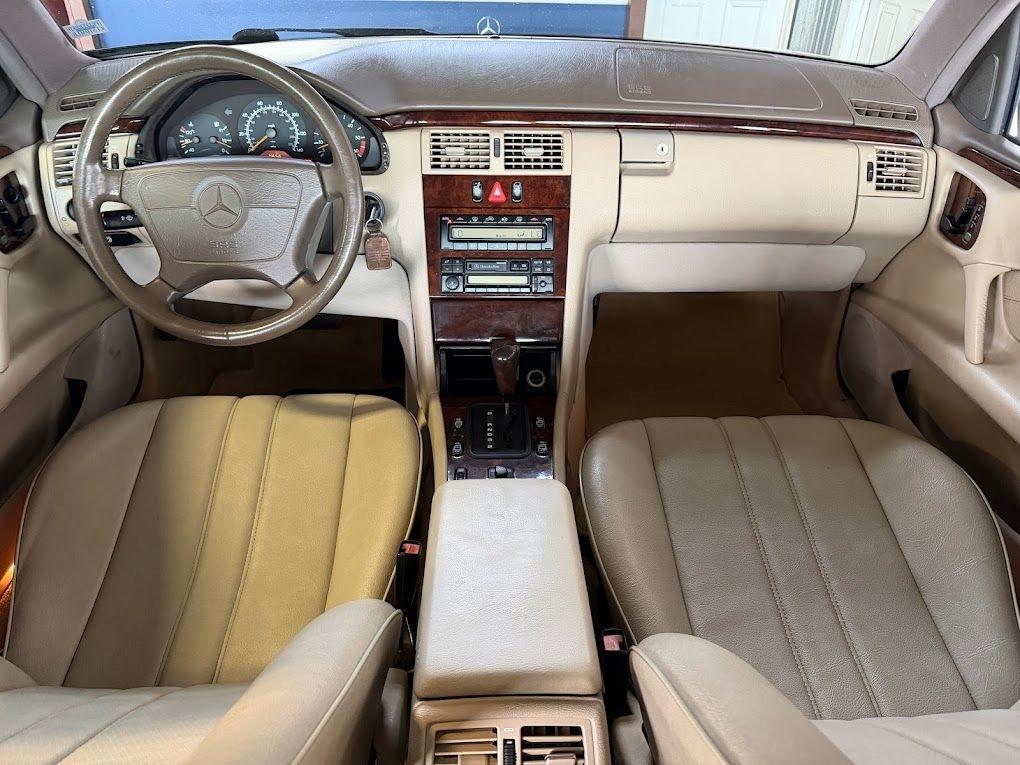 Mercedes-Benz E-Class E300D 1996