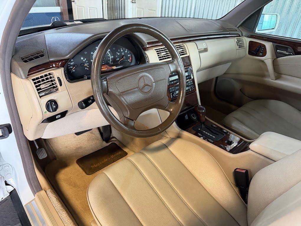 Mercedes-Benz E-Class E300D 1996