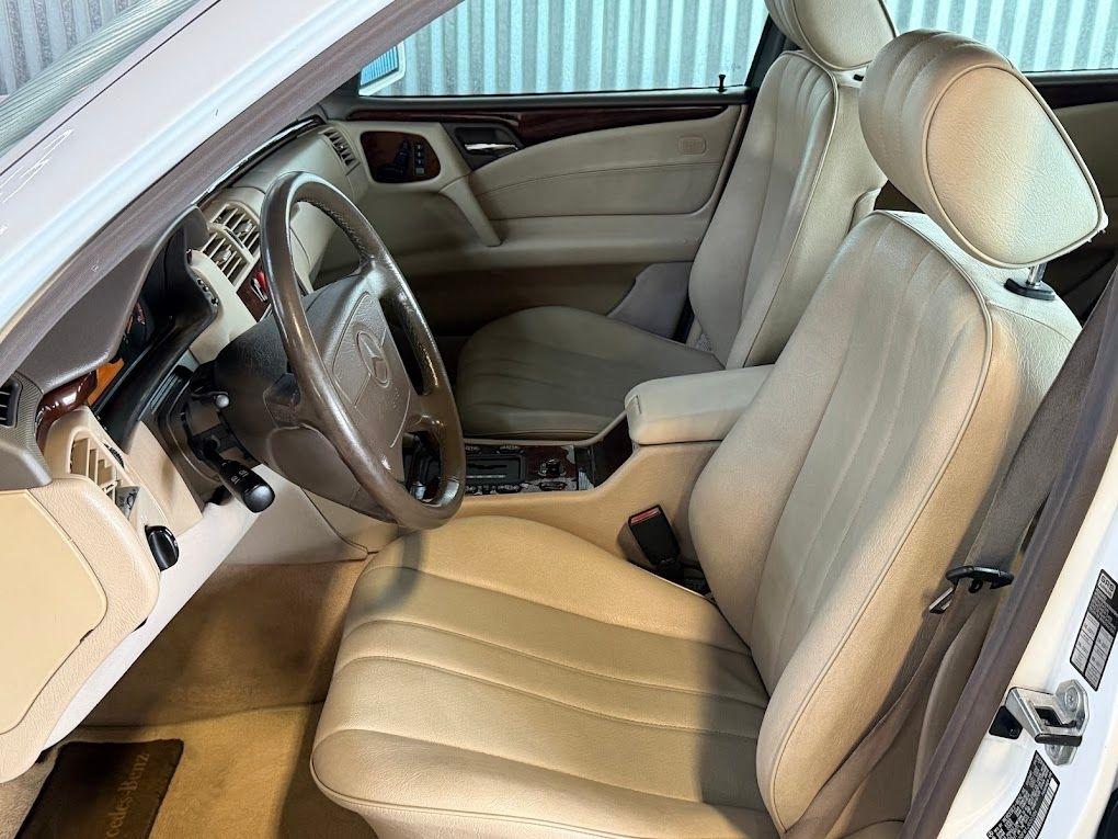 Mercedes-Benz E-Class E300D 1996