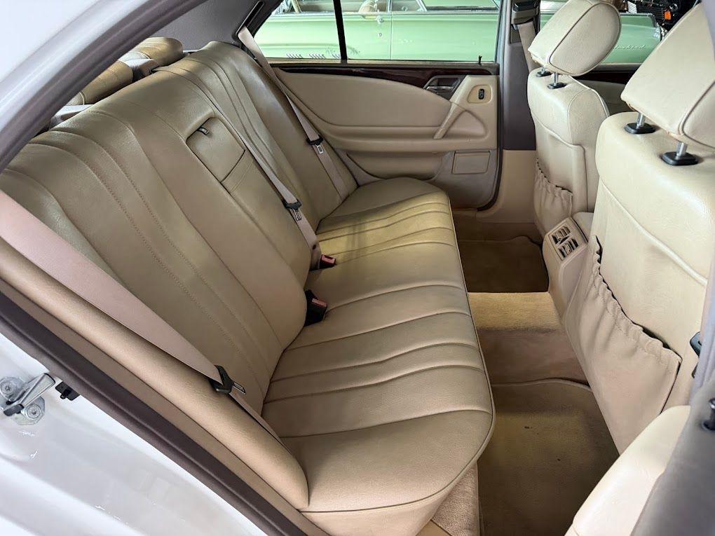 Mercedes-Benz E-Class E300D 1996