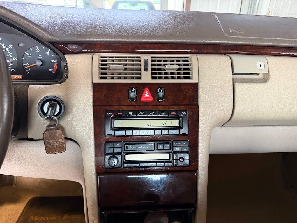 Mercedes-Benz E-Class E300D 1996