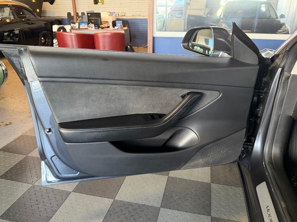 Tesla Model 3 Mid Range 2019