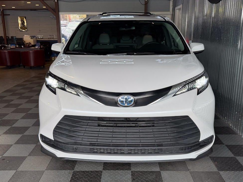 Toyota Sienna XLE 8-Passenger 2025