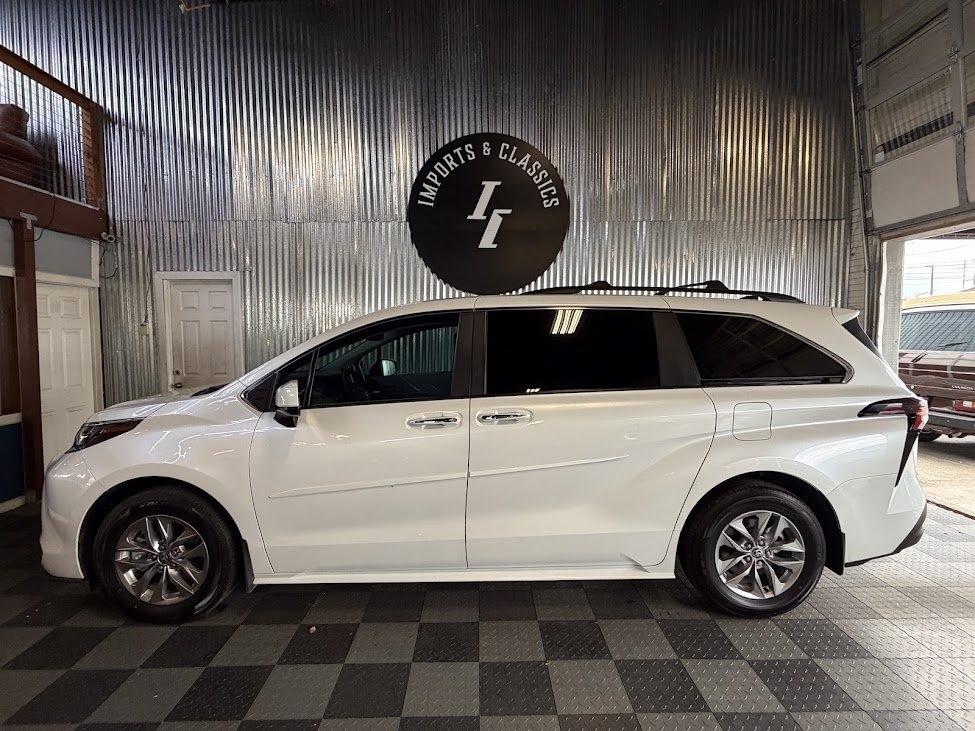 Toyota Sienna XLE 8-Passenger 2025