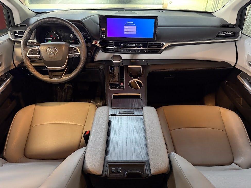 Toyota Sienna XLE 8-Passenger 2025