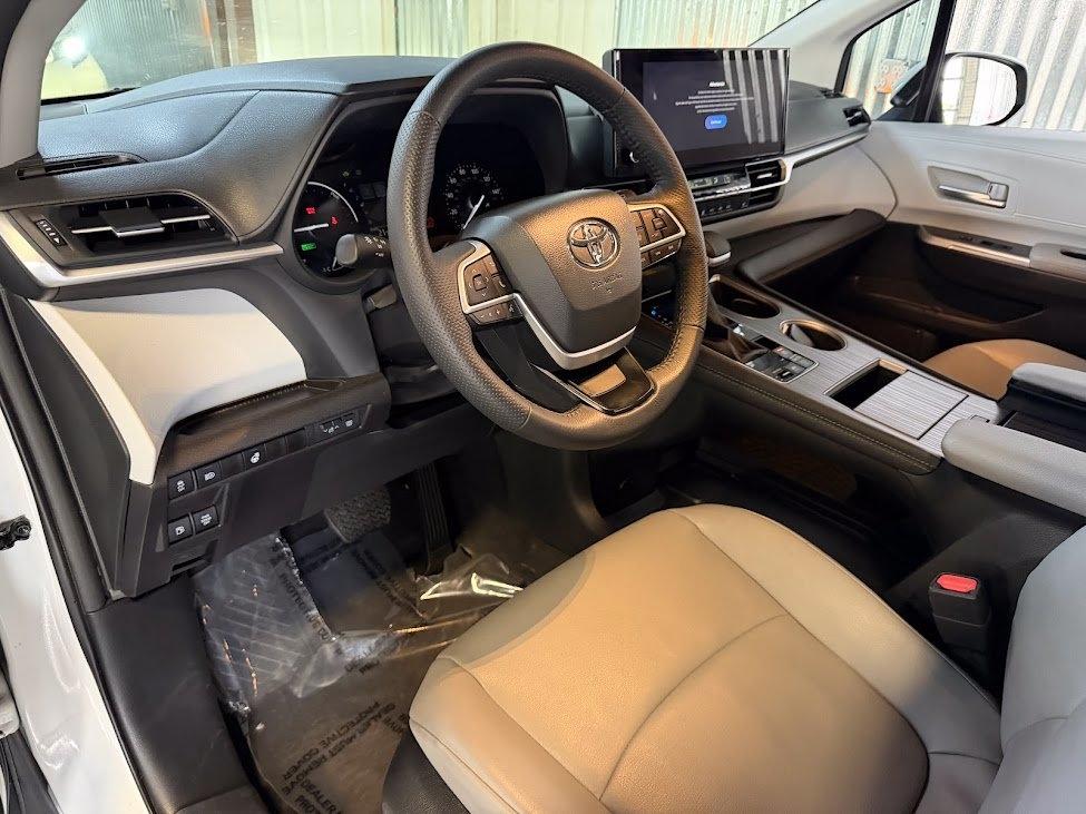 Toyota Sienna XLE 8-Passenger 2025