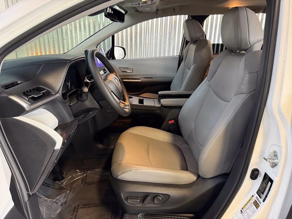 Toyota Sienna XLE 8-Passenger 2025