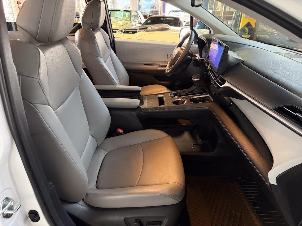 Toyota Sienna XLE 8-Passenger 2025