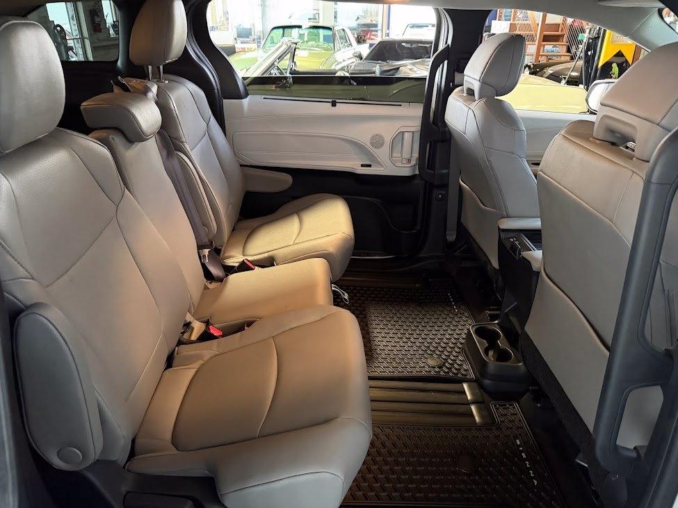 Toyota Sienna XLE 8-Passenger 2025