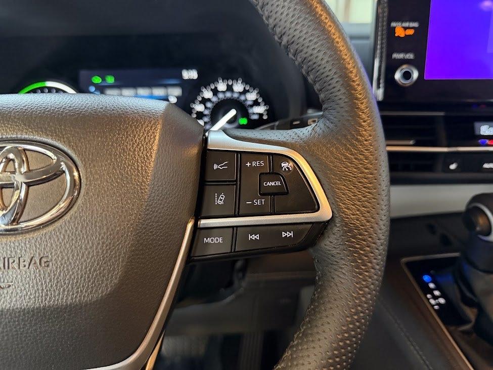 Toyota Sienna XLE 8-Passenger 2025