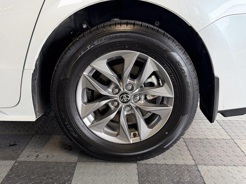 Toyota Sienna XLE 8-Passenger 2025
