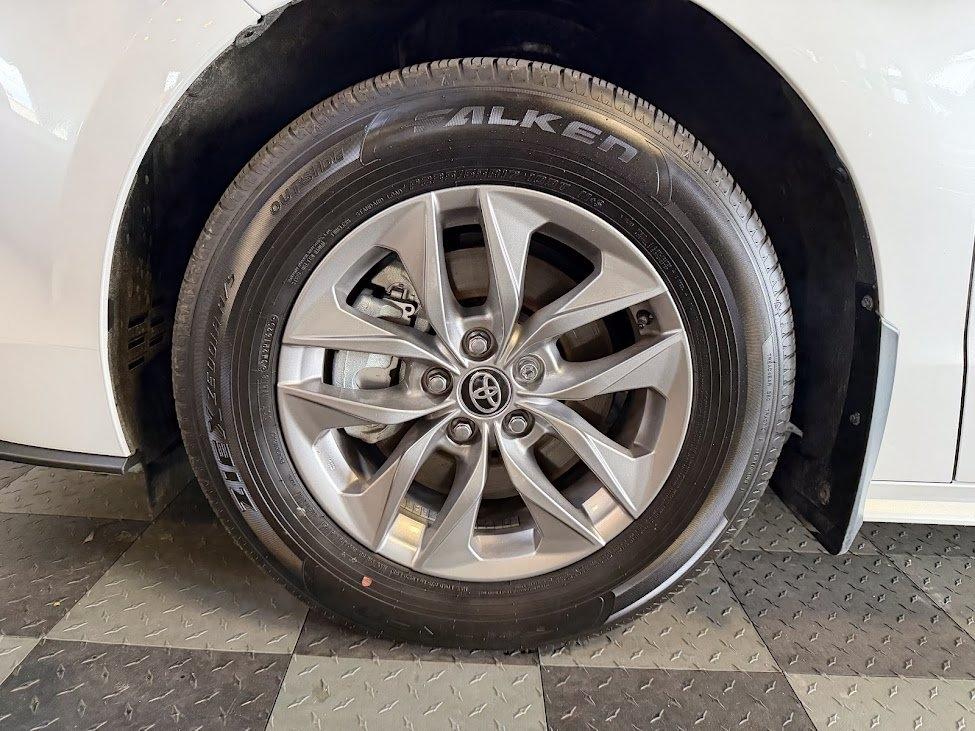Toyota Sienna XLE 8-Passenger 2025